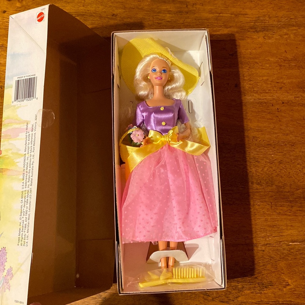 ✨ Vintage NRFB Spring Blossom Barbie ~ Avon exclusive